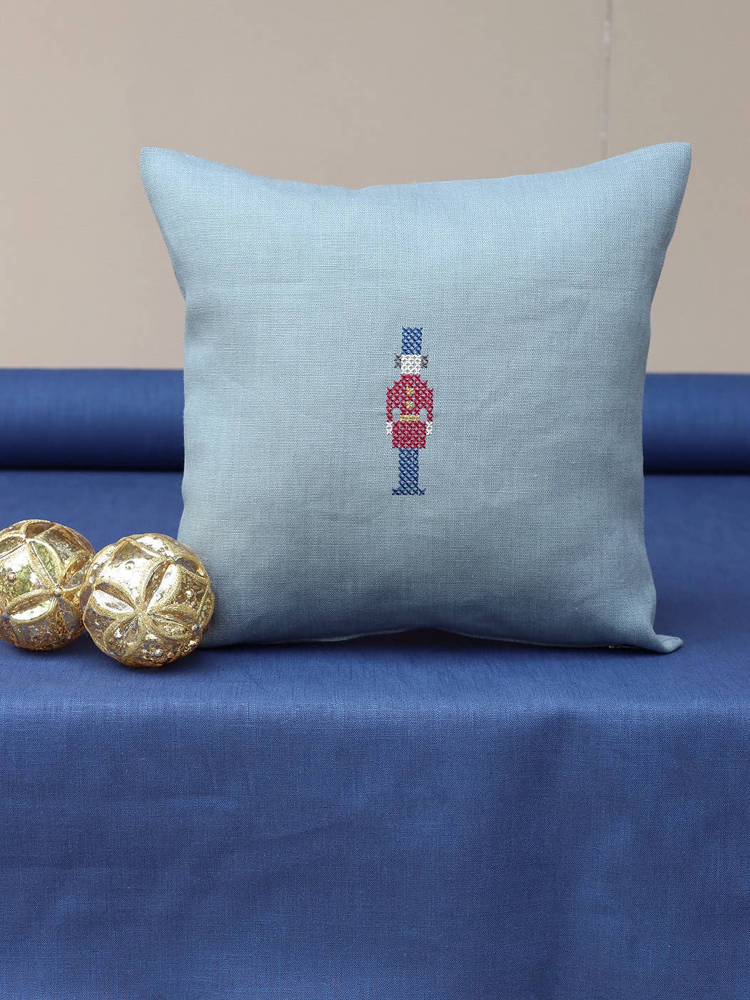 Cuscino in puro lino PUNTO CROCE | Schiaccianoci